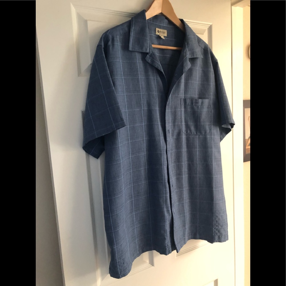 Haggar button down light blue mens shirt XL